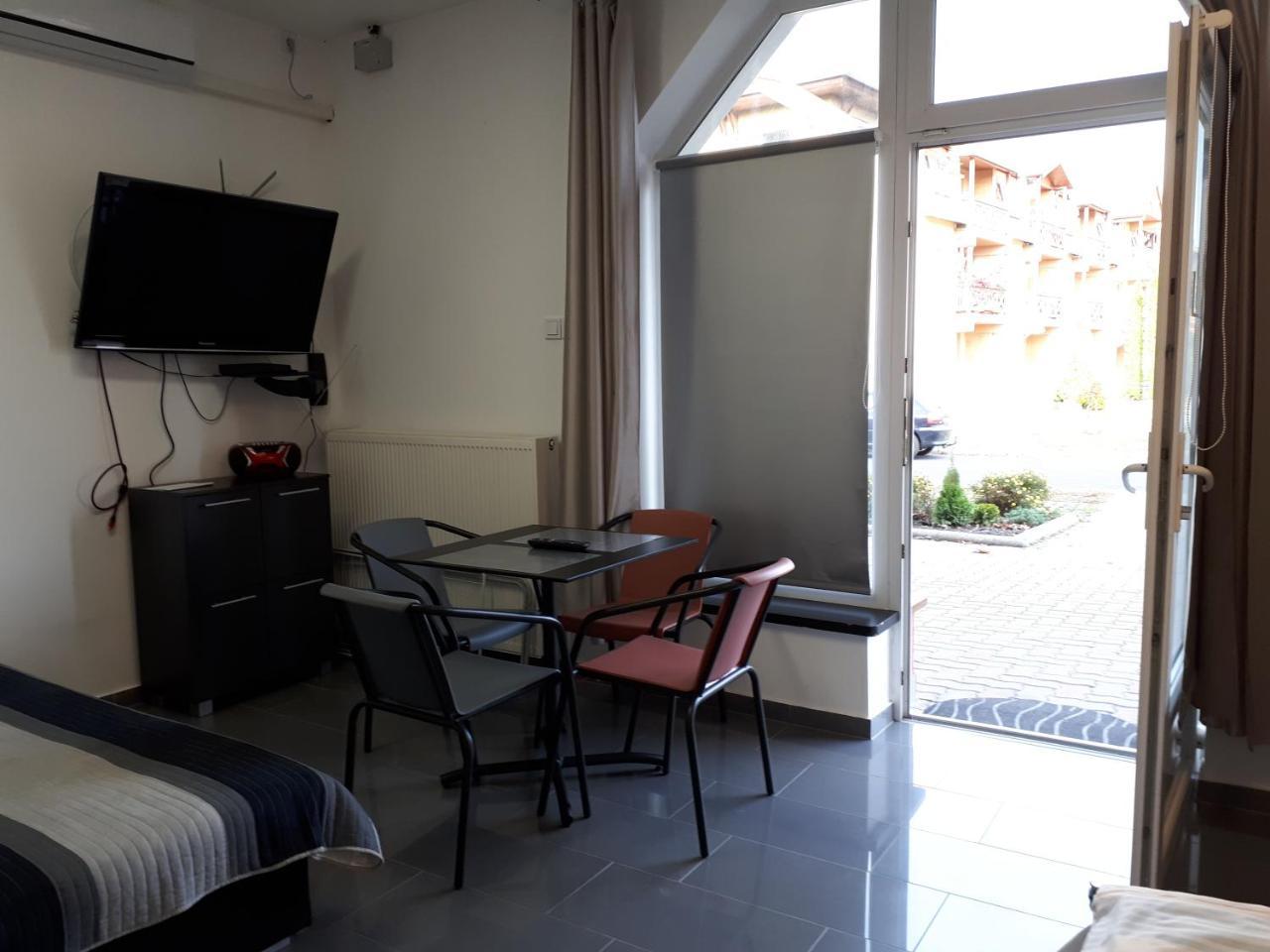 Kertvarosi Apartman ทิสเซาอีแวรอช ภายนอก รูปภาพ