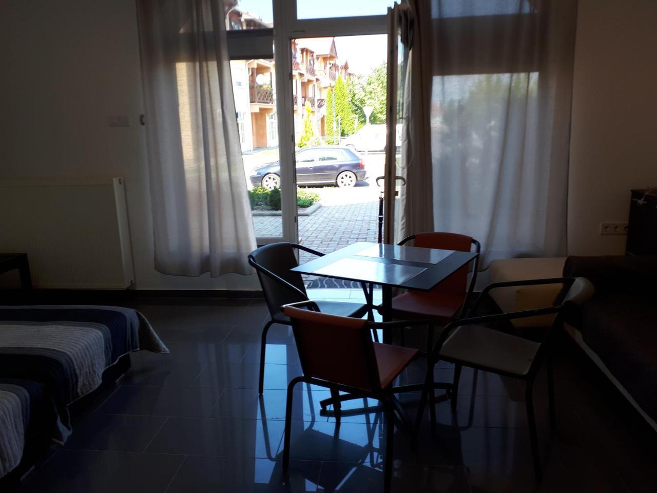 Kertvarosi Apartman ทิสเซาอีแวรอช ภายนอก รูปภาพ
